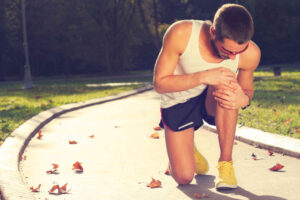 Klassische Läuferverletzungen sind z.B. das Patellaspitzensyndrom oder das Läuferknie - MOTION Tettnang.